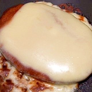 味噌デミグラスソースとチーズのハンバーグ
